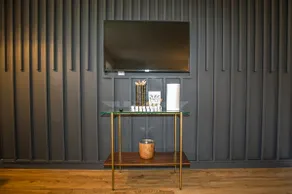 Kitchenette|King Bed|Couch - Image 3