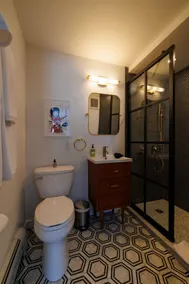 Kitchenette|King Bed|Couch - Image 5