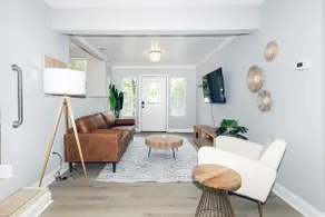 Modern & Cozy ~ Mins to Dwntwn & FSU ~ Gym ~ Yard - Image 2