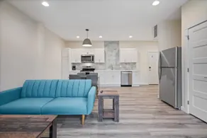 King Bed + Sleeper Sofa, Security, Parking Laundry - Image 2