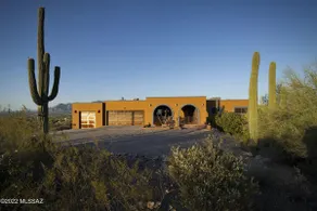 Beautiful Tucson Hilltop House - Image 2