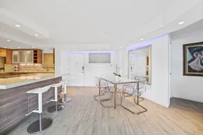 SOBE Elegant 2 Bedroom and Den w/Office - Image 3
