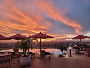 SkyNest by Merlion - Top Floor - Urban Luxury - Self Check-in - Image 2