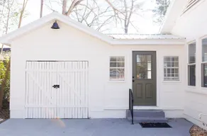 Cozy Historic District Cottage - Image 4