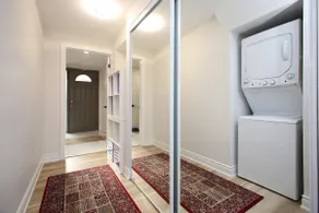 Cozy Modern Studio in Oakville | Free Parking - Image 5