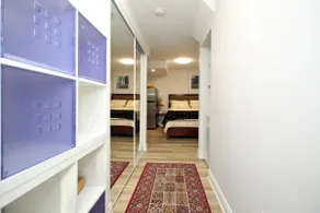 Cozy Modern Studio in Oakville | Free Parking - Image 3