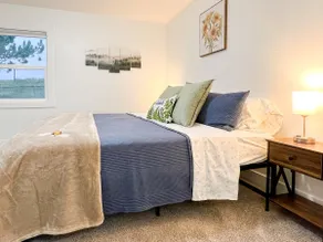 Gorgeous Brand New Suite w/ Full Kitchen, Spa & WD - Image 5