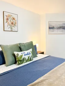 Gorgeous Brand New Suite w/ Full Kitchen, Spa & WD - Image 4