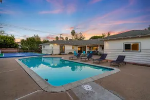 Pickleball, Disney, beach, heated pool, sleeps12! - Image 2