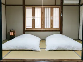The same price for up to 4 people, maximum capacity 14 people. 3-4 minutes walk to Kumura Beach. 148 m² 6DK, Kyomachi-style townhouse with courtyard. - Image 2
