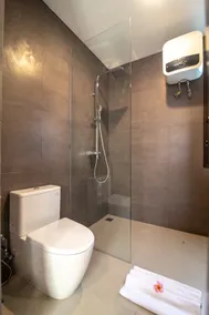 Brand new cozy home sleeps upto 4 close to beach - Image 4