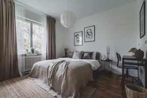 Suburban convenience w/ private balcony - Image 3
