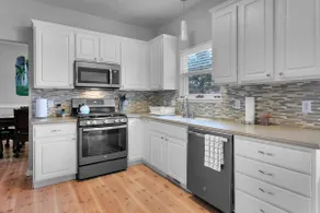 Large Duplex near GR Airport * Space for Everyone! - Image 3
