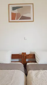 Spacious two bedroom flat with Free Parking - Image 4