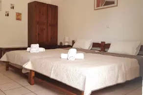 Spacious two bedroom flat with Free Parking - Image 3
