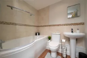 Stunning 3 bed house | Parking | Garden! - Image 5