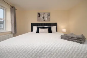 Stunning 3 bed house | Parking | Garden! - Image 4