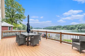 Lakefront Gem - Spectacular Views - Image 4