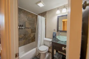 Cozy Apt in Heart of Shadyside - Private Balcony - Image 5