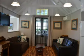 Pitstop Lodge Guesthouse B&B - Image 3