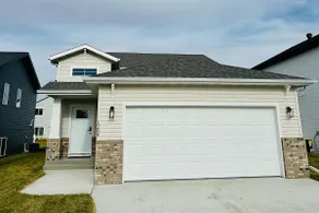 Rachel's Retreat: Spacious new home in West Fargo - Image 2
