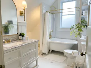 Character-Filled Home: 3 Queen Size Beds - Image 4