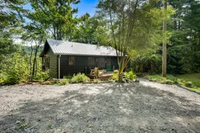 Cozy mountain view cabin & 2 king en-suites - Image 2