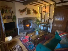 Compact, cosy cottage near stunning waterfall - Image 2