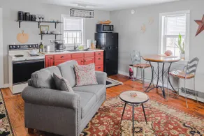 Historic Farmhouse Apartment - 7min to St. Albans - Image 3