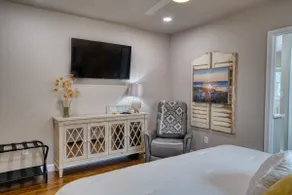 Bluebird Cottage w/ King Size Bed - Image 5