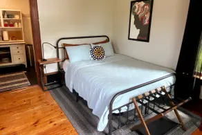 Private studio w/ eclectic vibe - Image 3