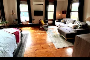 Private studio w/ eclectic vibe - Image 2