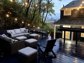 Stylish home with amazing views of downtown - Image 2