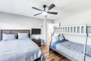 Paradise in the City! 20 minutes to beaches! - Image 4