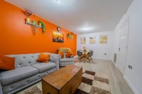 Spacious & Central Ground Floor Apt - Image 5