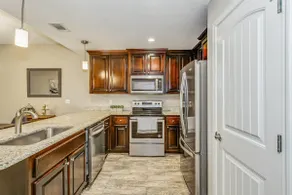 Lovely Townhome in Pensacola - Cozy & Modern Retreat - Image 2