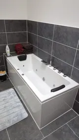 Maisonette apartment with a hot tub - Image 4
