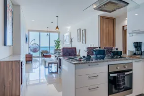 Beautiful Condo at the Foot of the Beach ”Road to the Sea” - Image 2