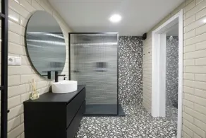 Madrid City Oasis: Chic Style, WiFi, AC, SmartTV 1 - Image 4