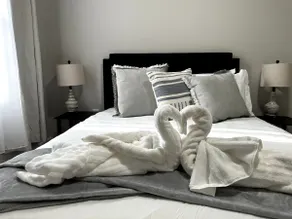 *Spacious* Modern 1 Bedroom RARE Apt w GYM - Image 3