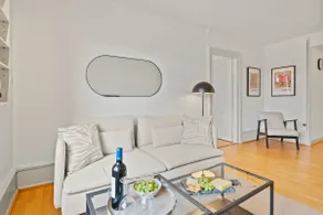 True Basel: City apartment | Rhine view - Image 4