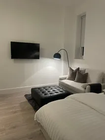 Studio flat in the park - Image 5