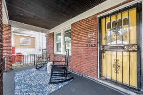 NEW Stylish 2 bedroom: Garage, office, Fenced yard - Image 4