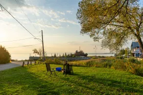 Small family studio by the river - Image 5