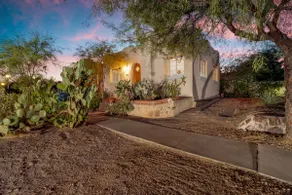 Desert Bloom, Blocks from U of A, 1 BR 1 BA - Image 4