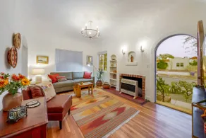 Desert Bloom, Blocks from U of A, 1 BR 1 BA - Image 2