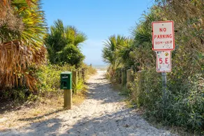 Folly Beach - 3 Blocks to Beach - Sleeps 6! - Image 2