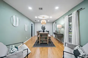 Tranquil Home by IAH Airport, Shop & Dine & Rewind - Image 5