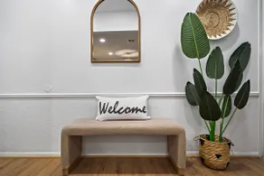 Tranquil Home by IAH Airport, Shop & Dine & Rewind - Image 4