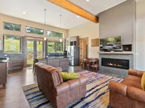 New! King beds! Unique home near National Park - Image 2